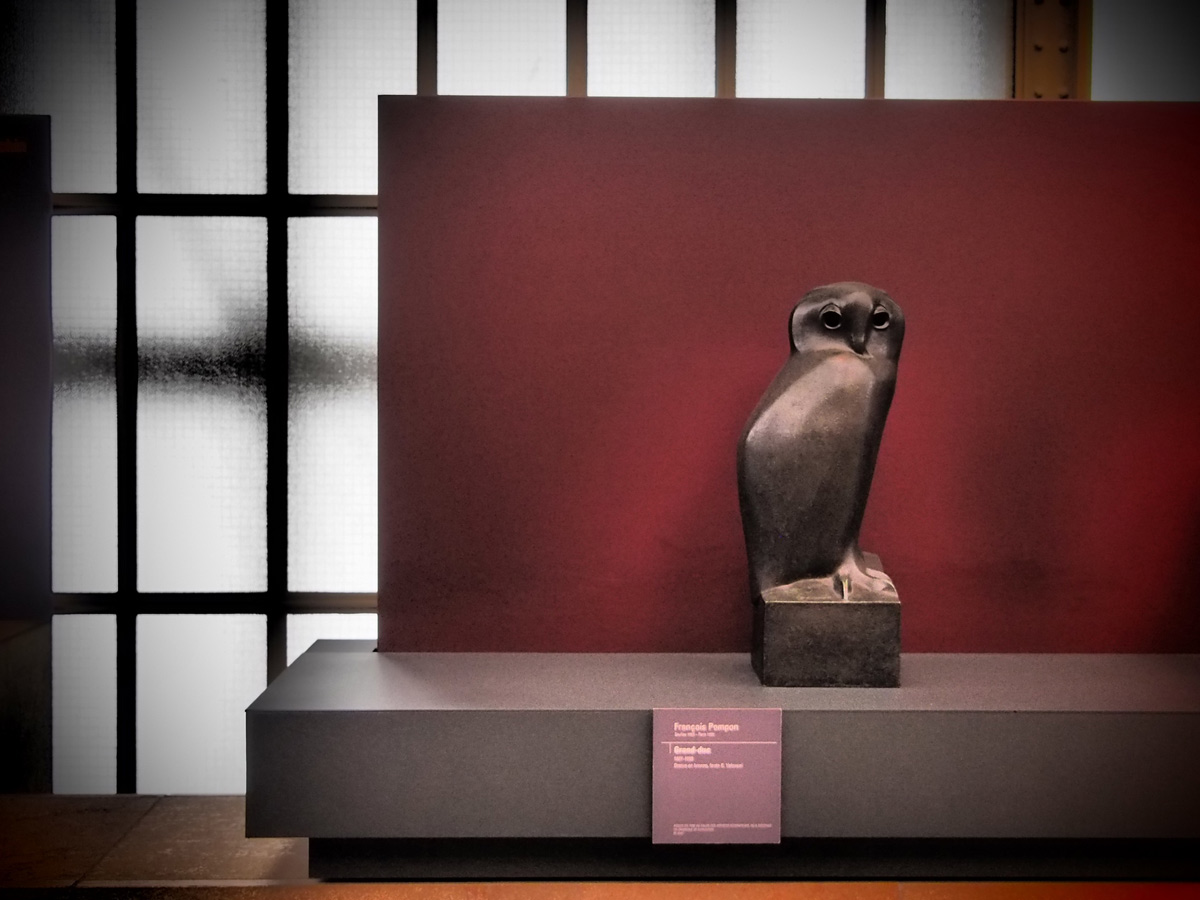 Музей д'Орсэ, филин работы Франсуа Помпона, ученика Родена