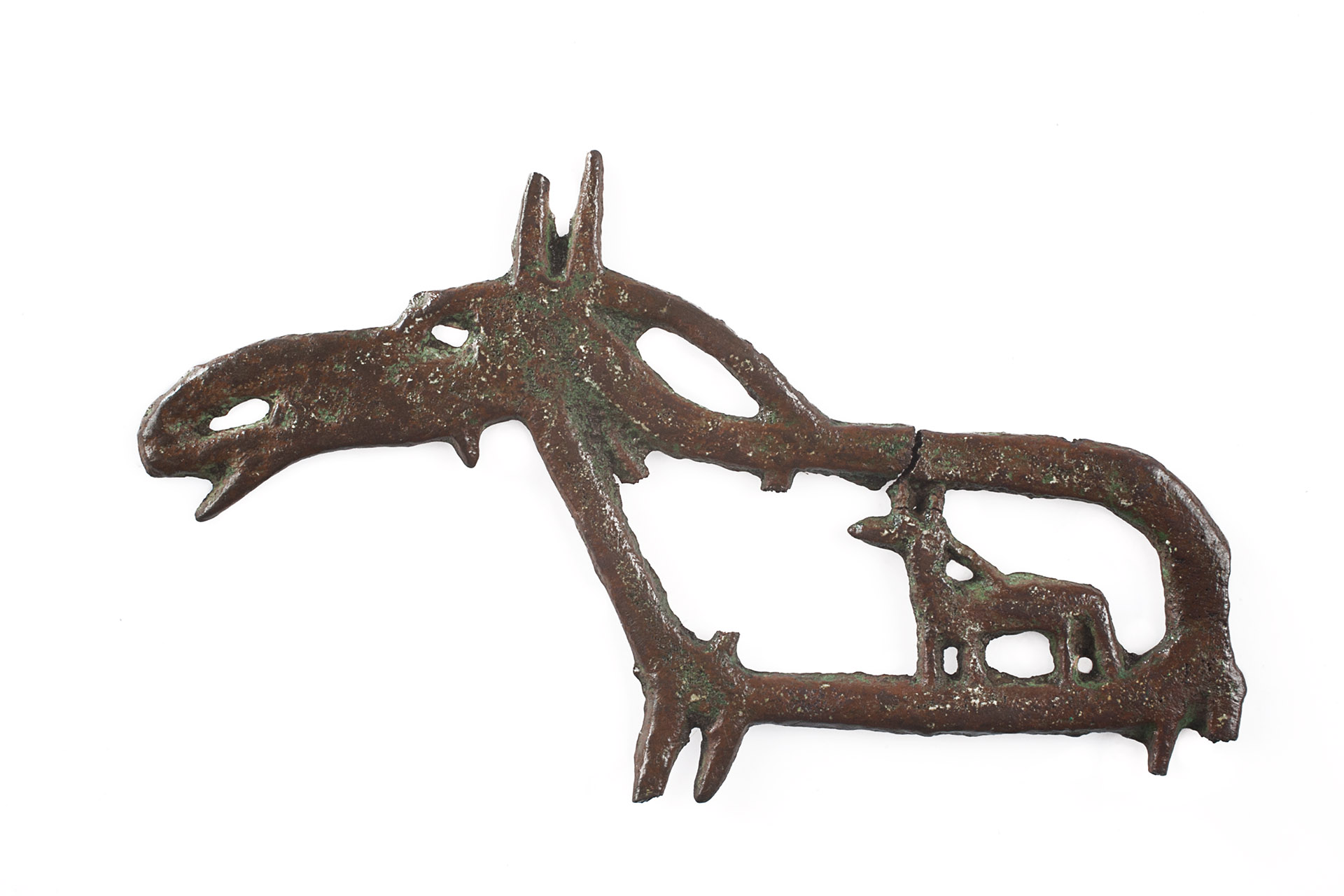 Изображение лосихи с лосёнком. VI в. до н.э. - V в. н.э. Бронза, литье