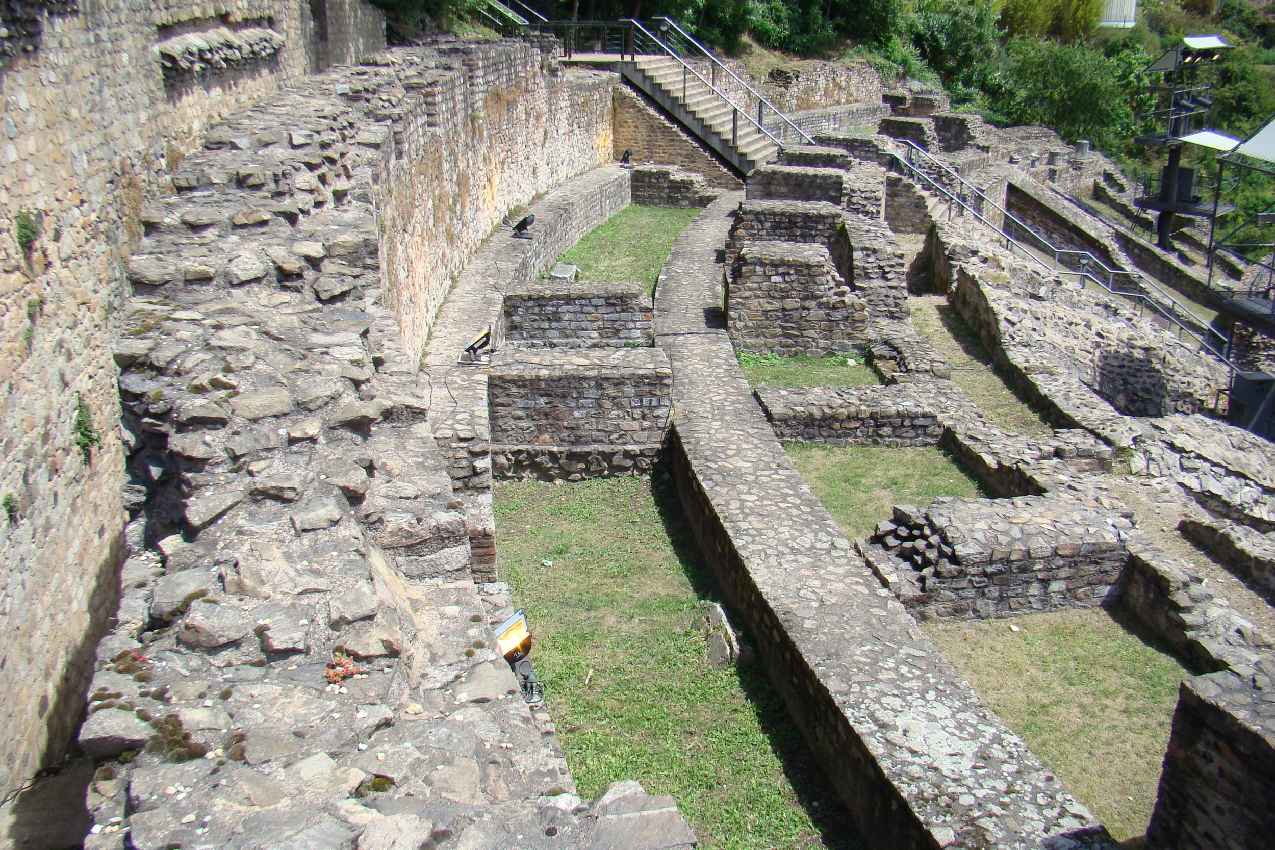 Остатки римского амфитеатра. Фото автора