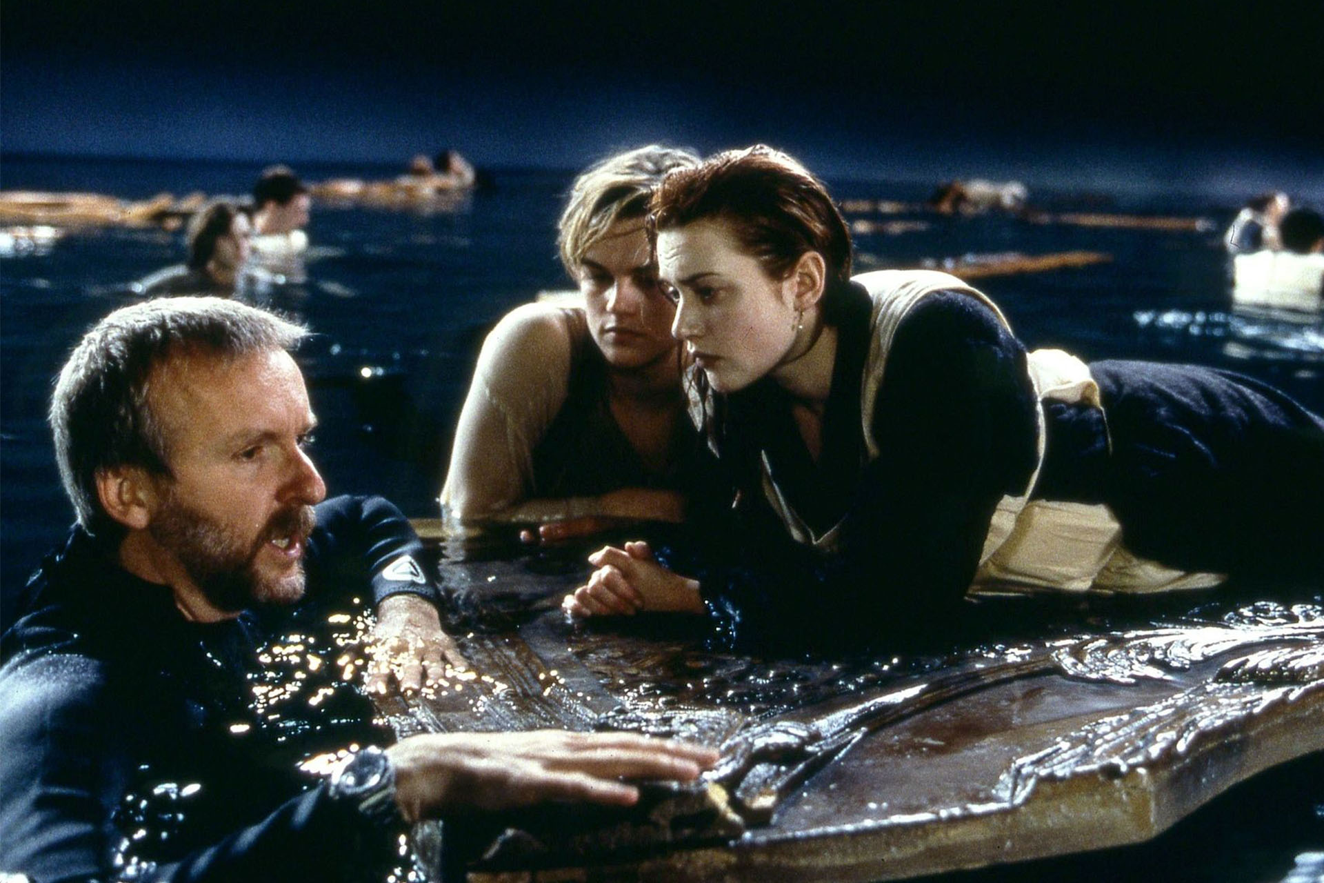 Джеймс Кэмерон, Леонардо ДиКаприо и Кейт Уинслет на съёмках фильма «Титаник»
