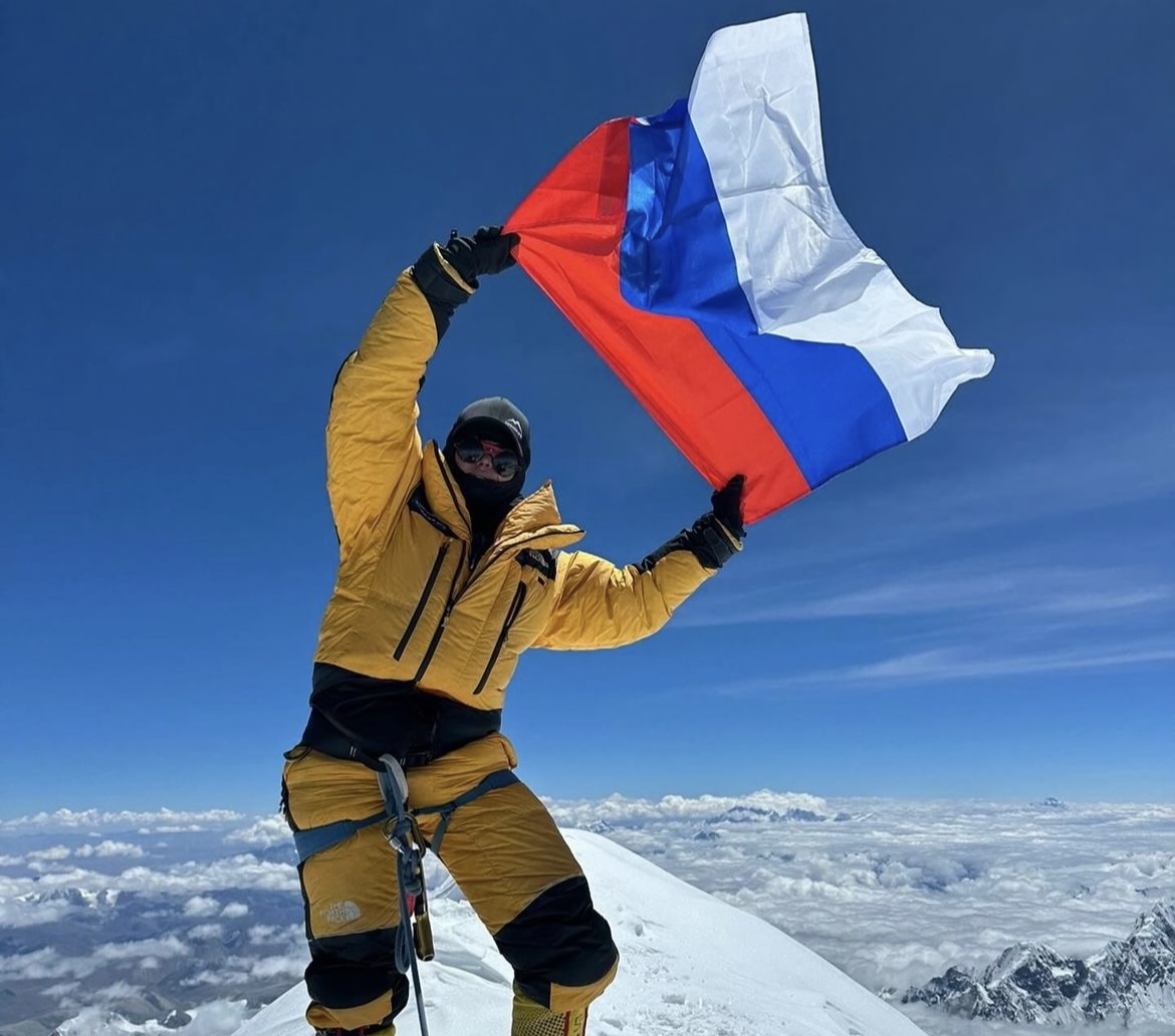 Алина Пекова на вершине Канченджанги