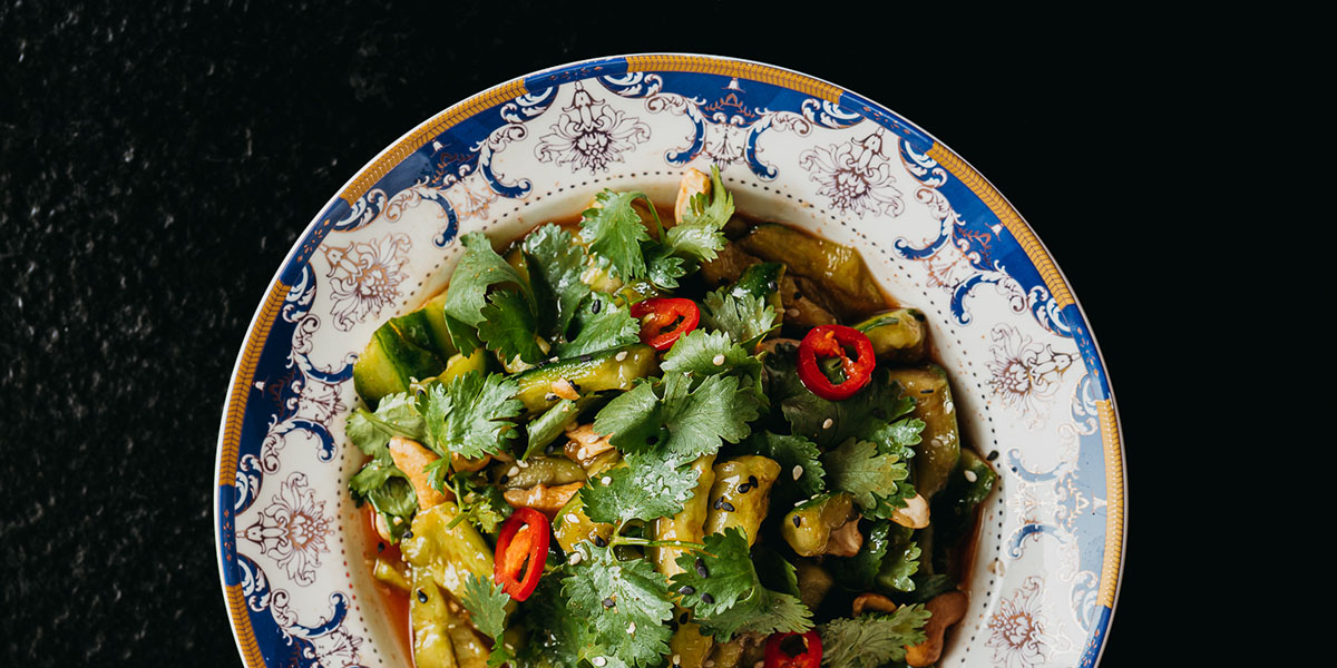 Рецепты от шефов: битые огурцы от Ли Чжан