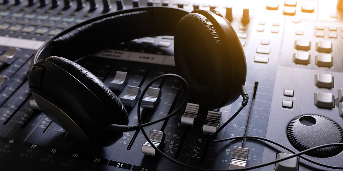 ИИ в продюсировании: какие инструменты работают и как они меняют профессию