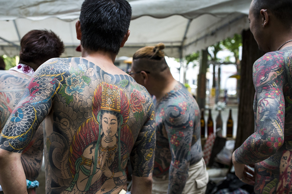Члены банды якудза во время фестиваля Сандзя Мацури в Токио, 2016 год