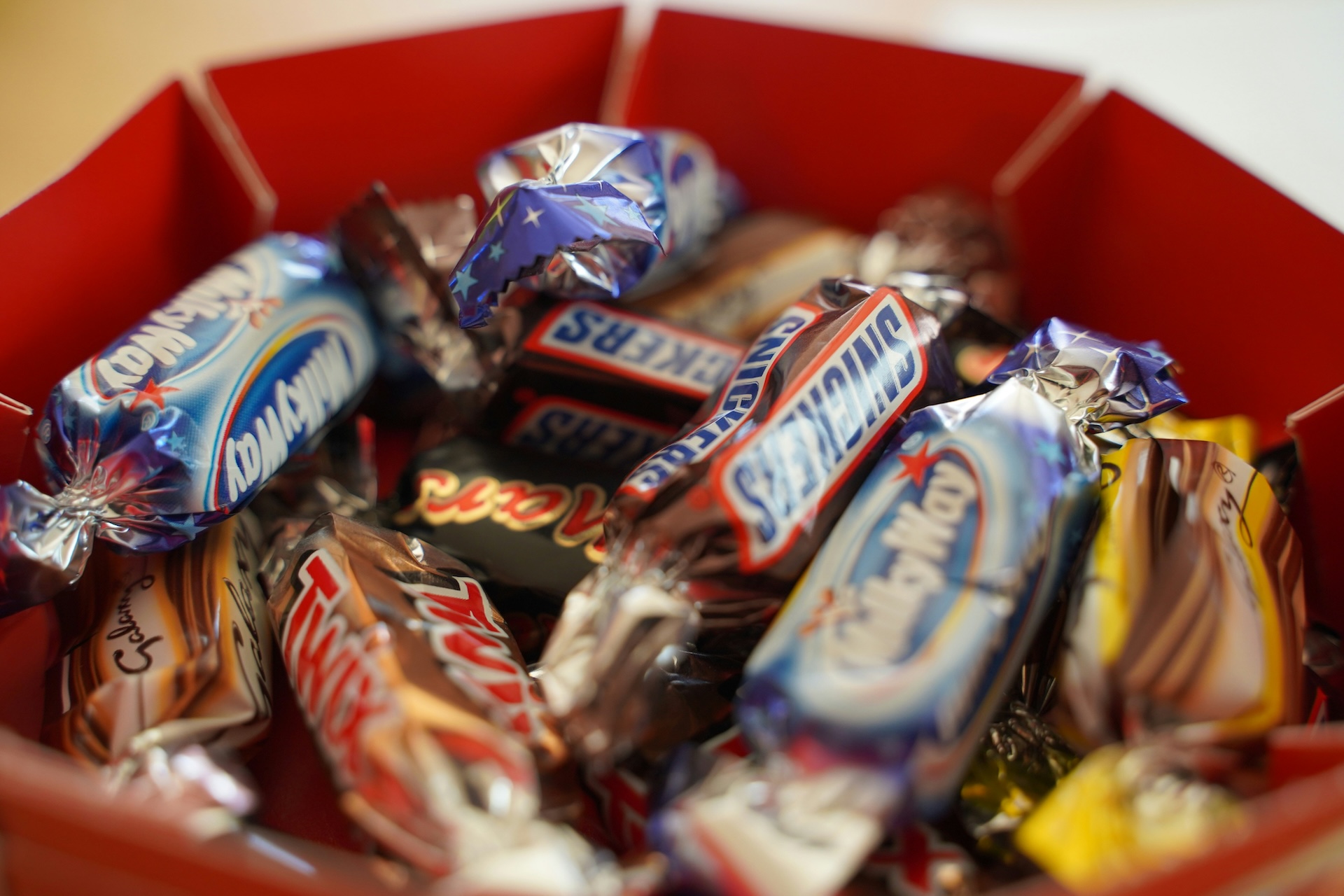 «Пятерочка» и «Перекресток» перестали закупать Snickers, Twix и Bounty