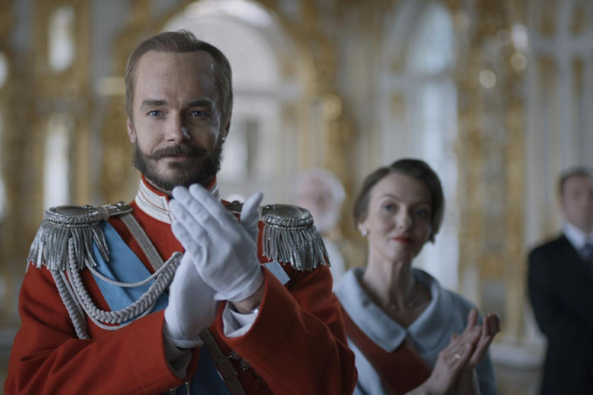 Максим Матвеев в роли Николая III. Кадр из фильма «Фандорин.Азазель»