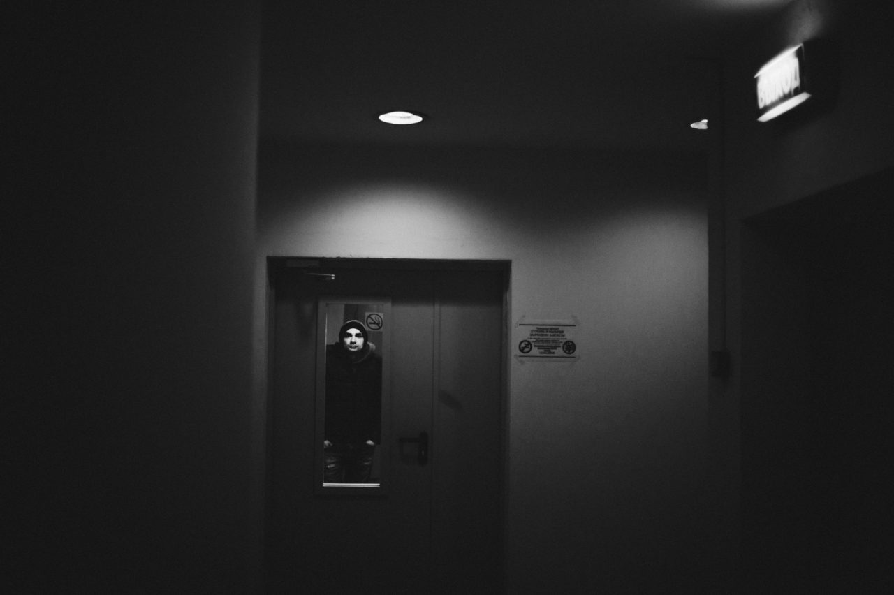 Николай ждет лифт Фото: Константин Чалабов для ТД