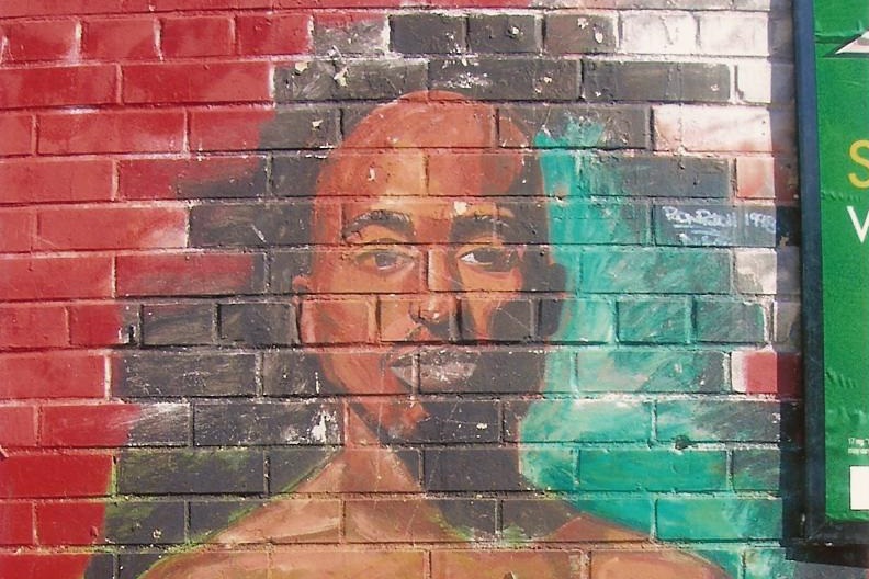 Граффити с изображением Тупака Шакура