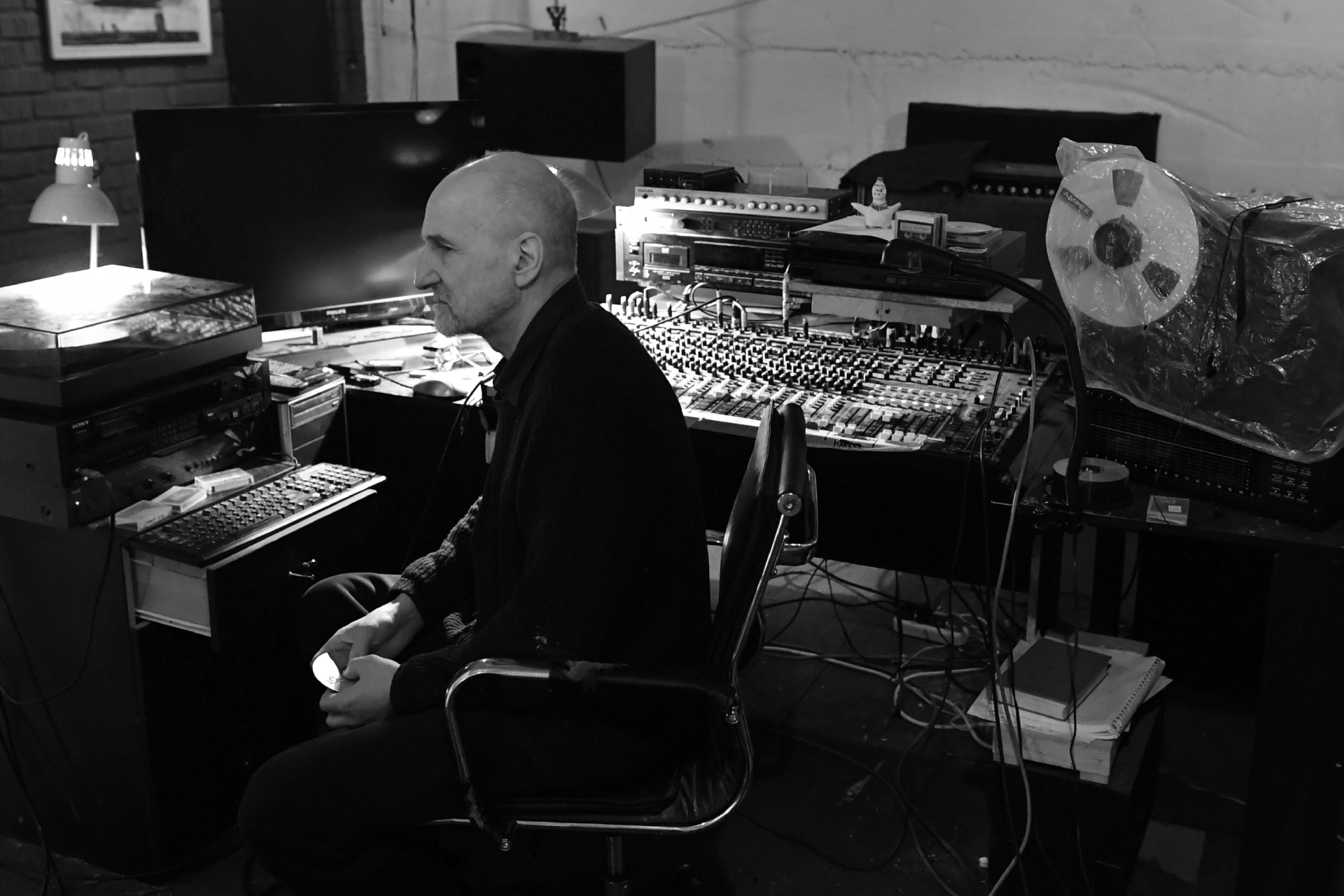 Петр Мамонов в собственной студии звукозаписи