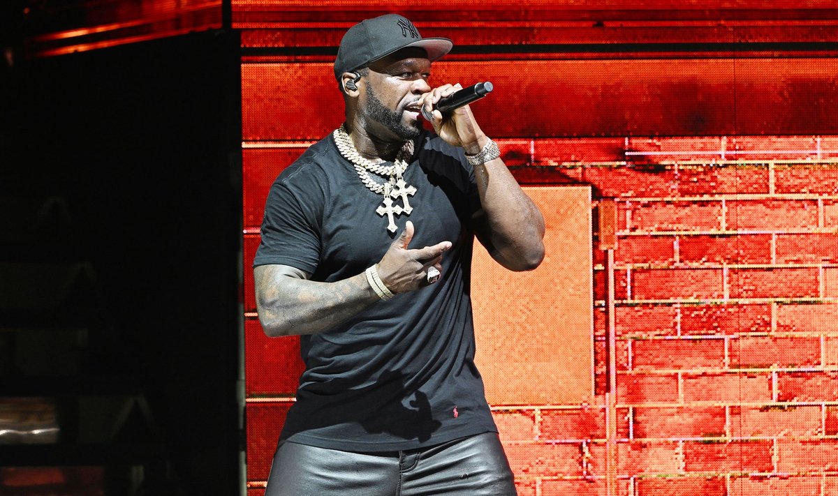Рэпер 50 Cent на выступлении