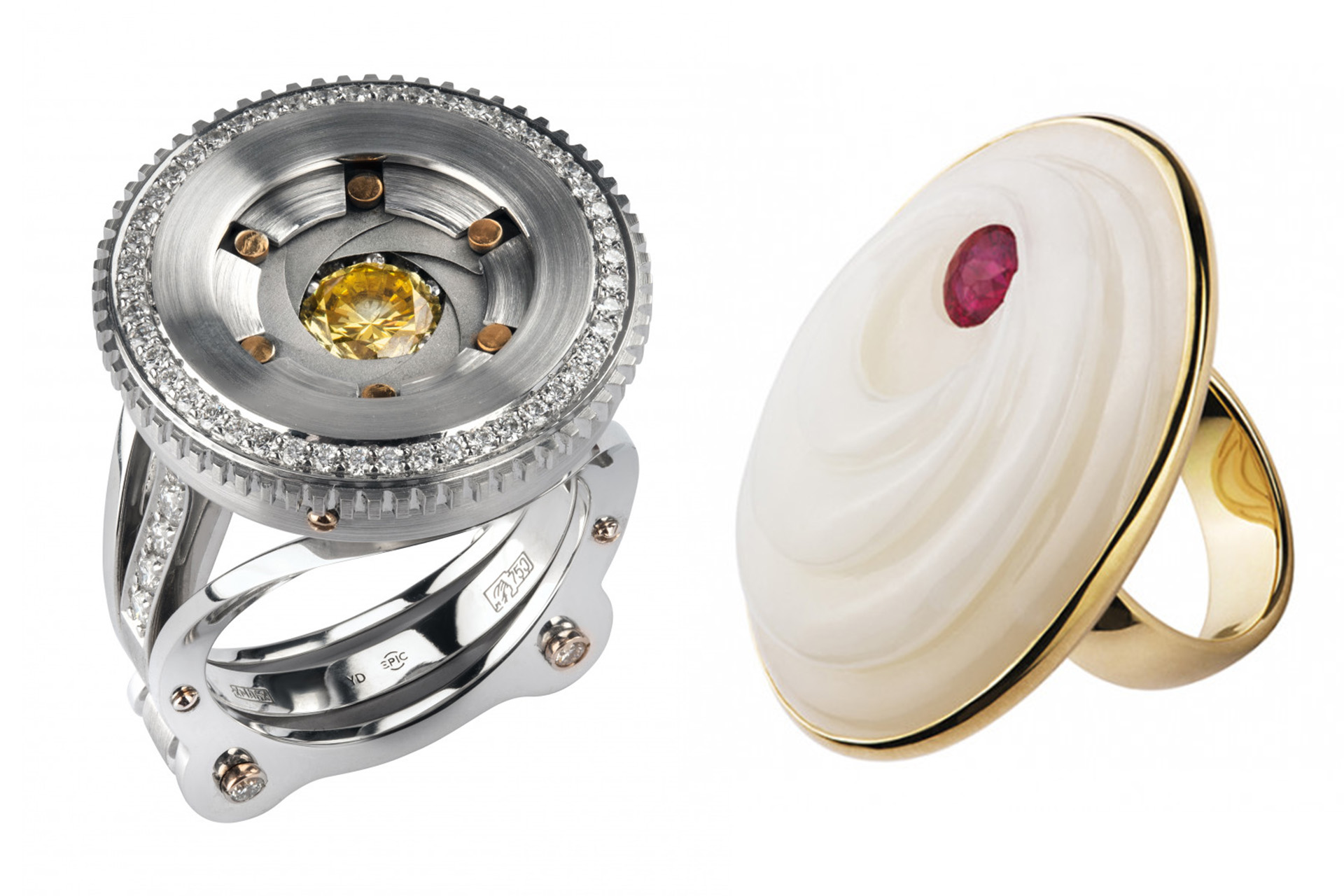 Слева: кольцо из белого золота с бриллиантами; справа: кольцо из золота «Frank» из коллекции A-List с нефритом и рубином  