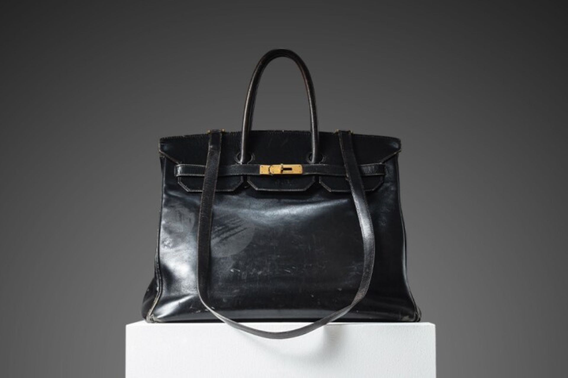 Первую сумку Hermès Birkin продали на аукционе за рекордные 8,58 млн евро