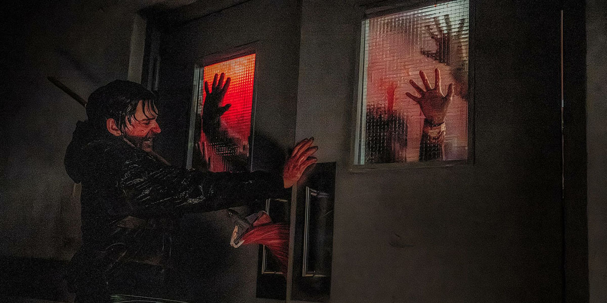 Зомби с тентаклями бояться — в апокалипсисе не выжить. О блокбастере «Обитель зла» Зака Креггера