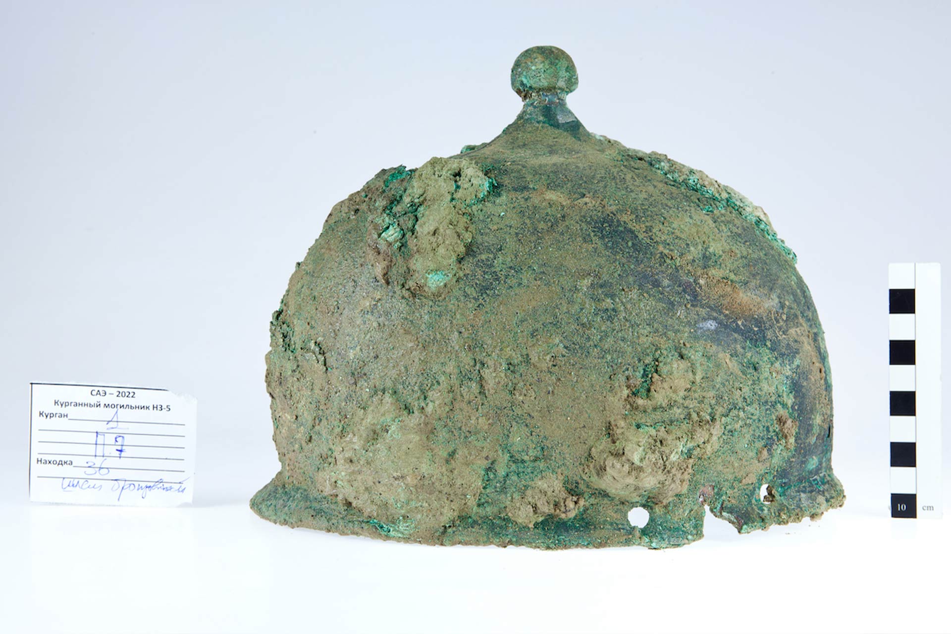 Бронзовый шлем кельтского типа, найденный в погребении сарматского аристократа