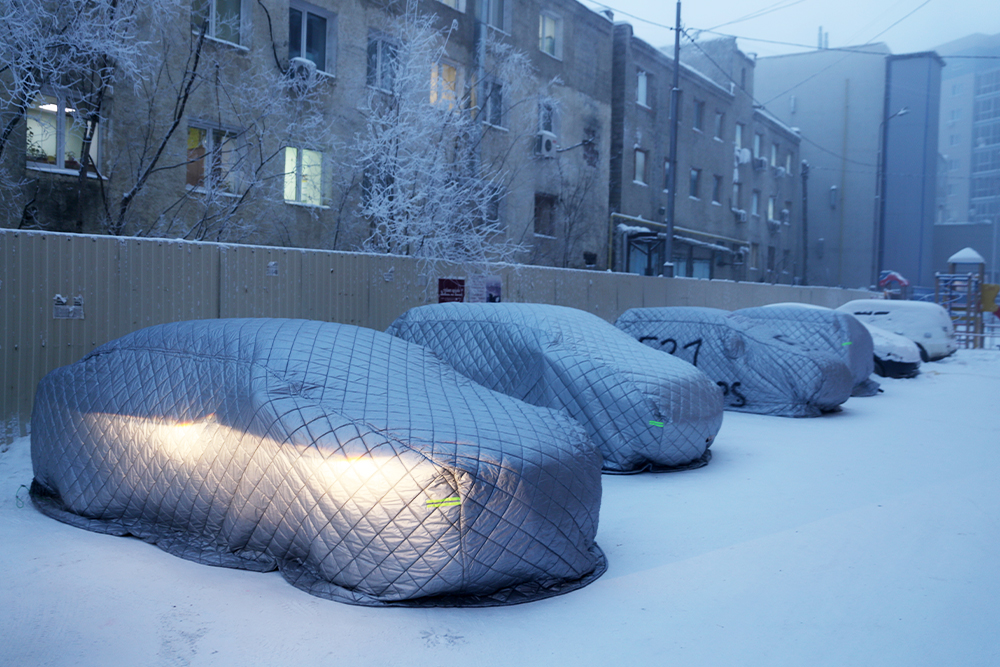 Автомобили в зимних защитных чехлах, Якутск