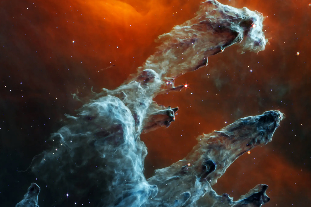 Вид Столпов Творения, сделанный космическим телескопом «Джеймс Уэбб», в среднем инфракрасном диапазоне, демонстрирующий способность телескопа обнаруживать пыль, основной ингредиент звездообразования