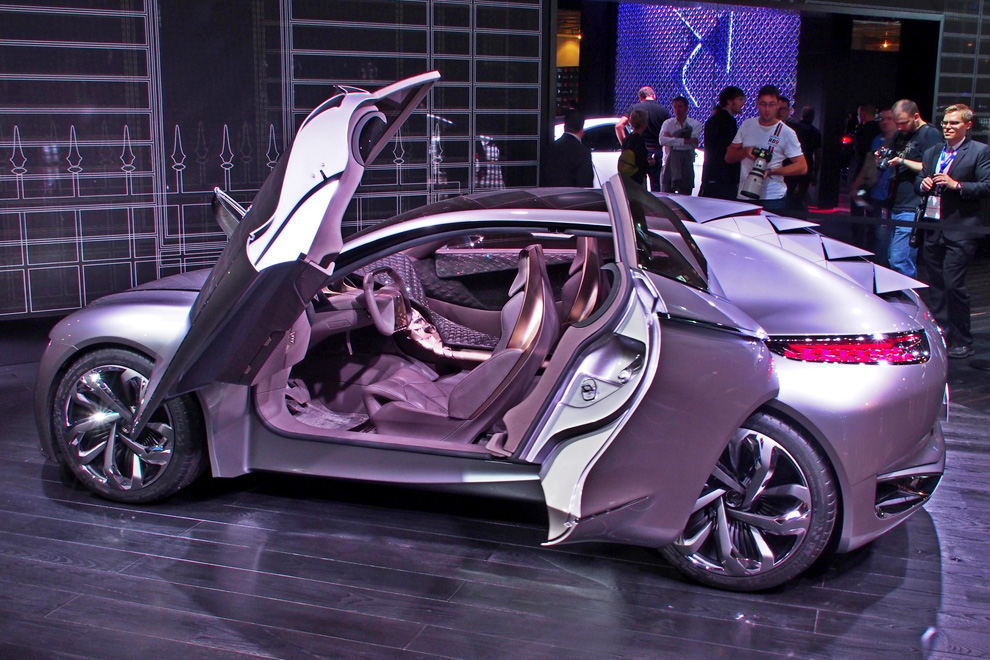 Citroen DS Divine — взгляд автомобильных дизайнеров на будущее сквозь витрину магазина Louis Vuitton