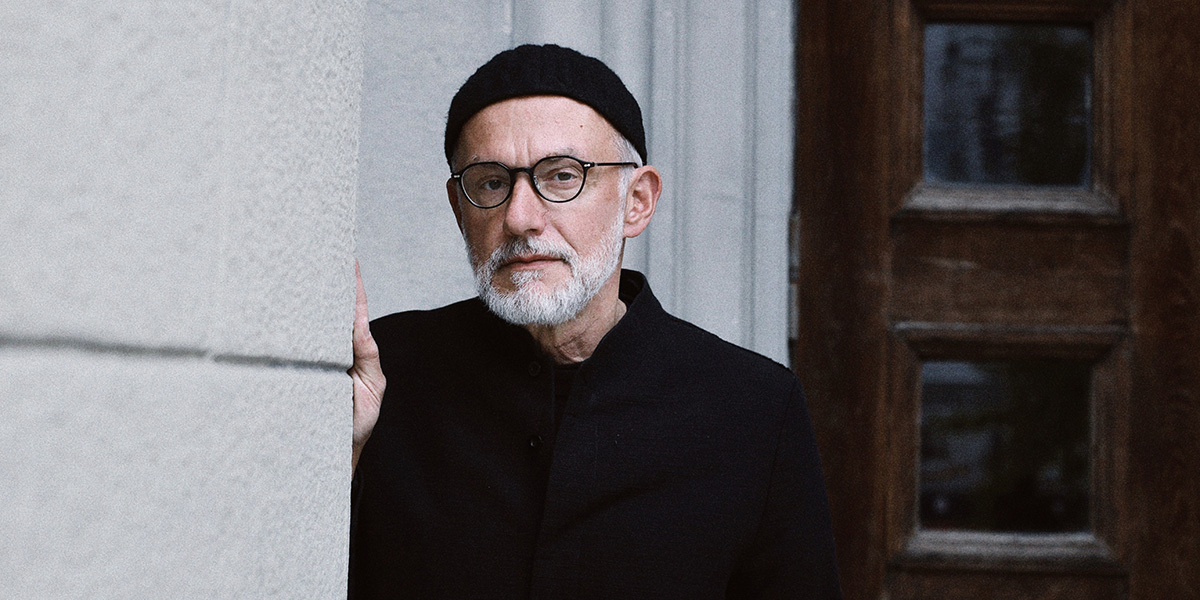 Бриллианты из глаз. Лидер «Мегаполиса» Олег Нестеров о проекте Zerolines и альбоме «Гроза в деревне»