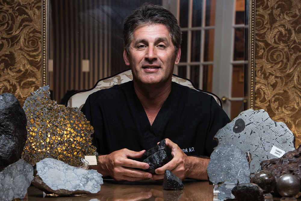 Джей Пиатек выкупил две трети из найденных двух килограммов осколков «Черной красавицы» — одного из 75 известных метеоритов с Марса