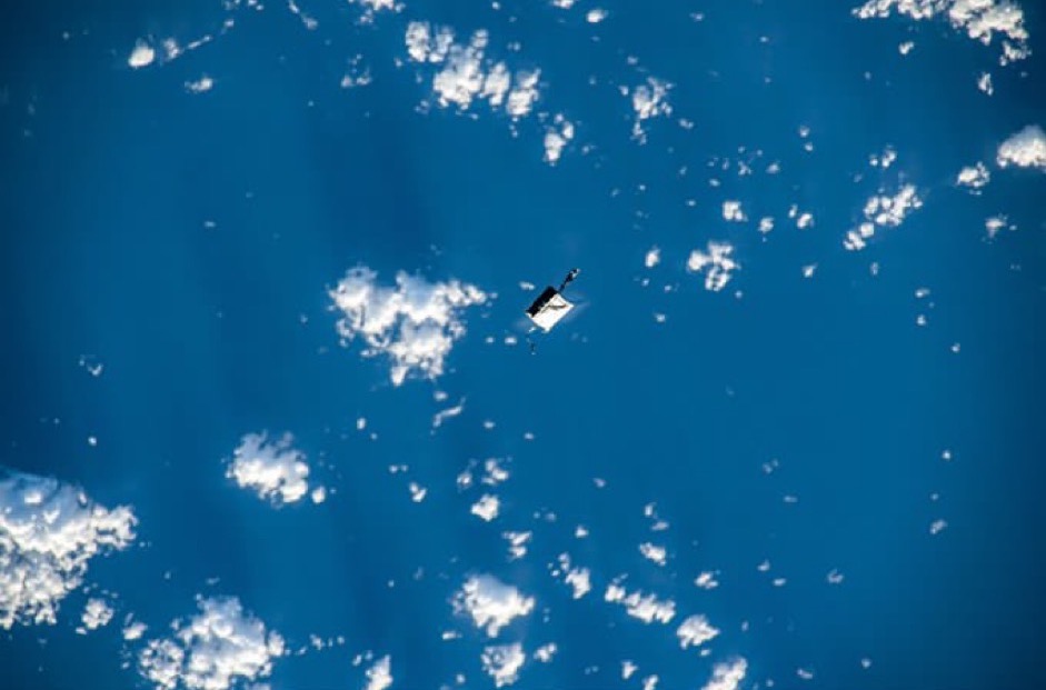 Астронавты NASA потеряли в открытом космосе сумку с инструментами