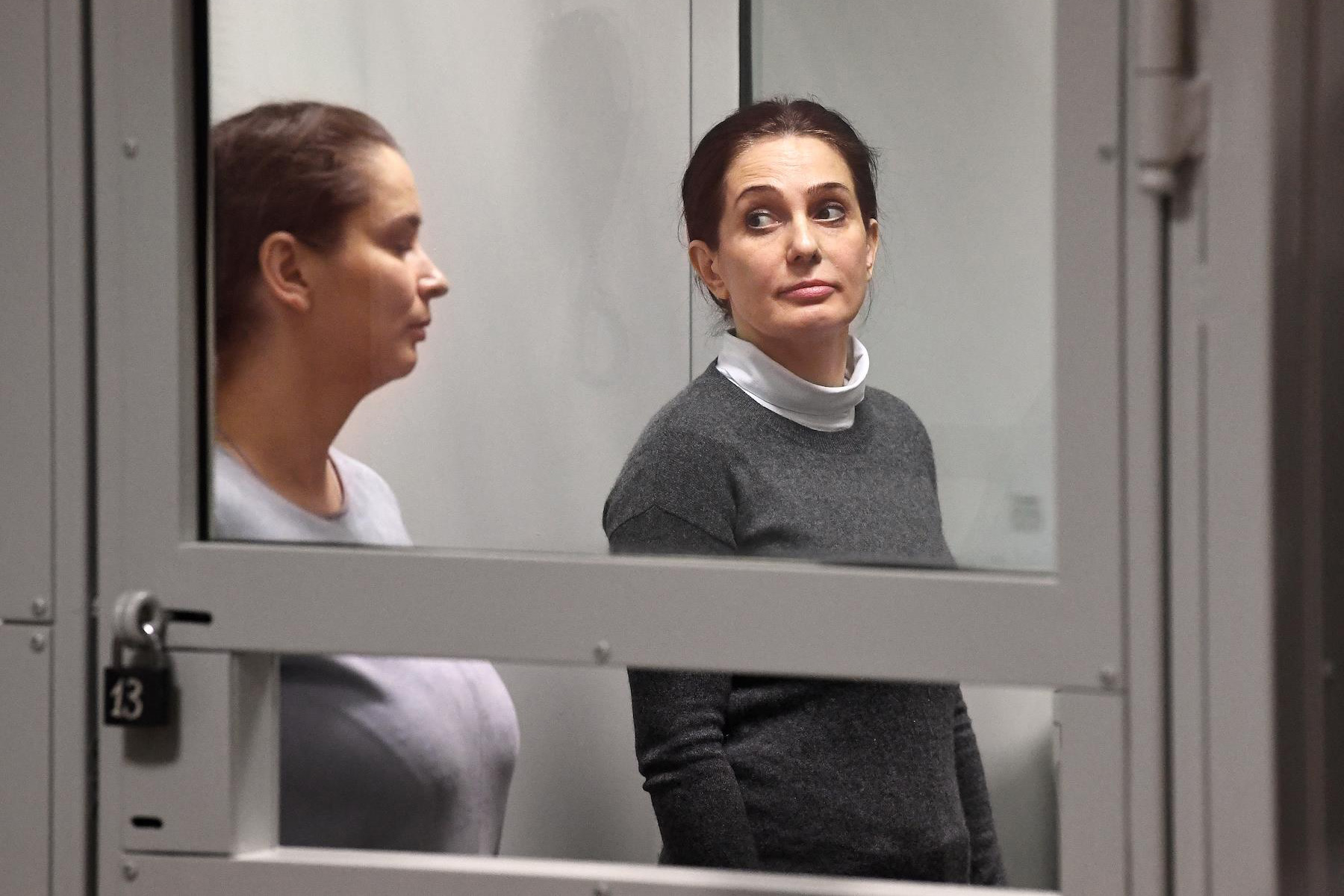 Елена Белая и Элина Сушкевич во время заседания суда