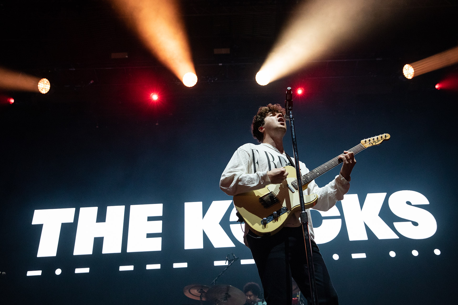 Люк Притчард и The Kooks на фестивале DCODE в Мадриде, 17 сентября 2022 года