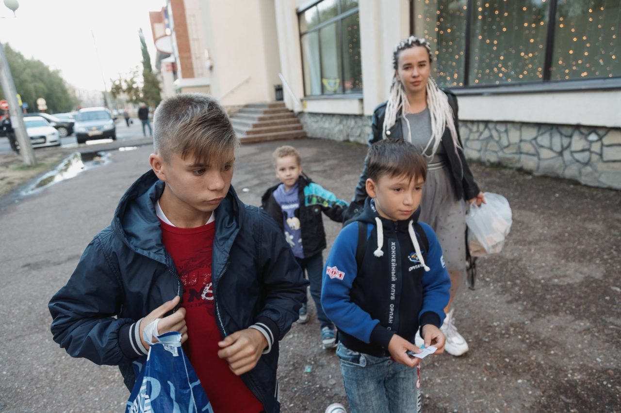 Марина, ее дети Максим и Богдан, и Данил Фото: Вадим Брайдов для ТД