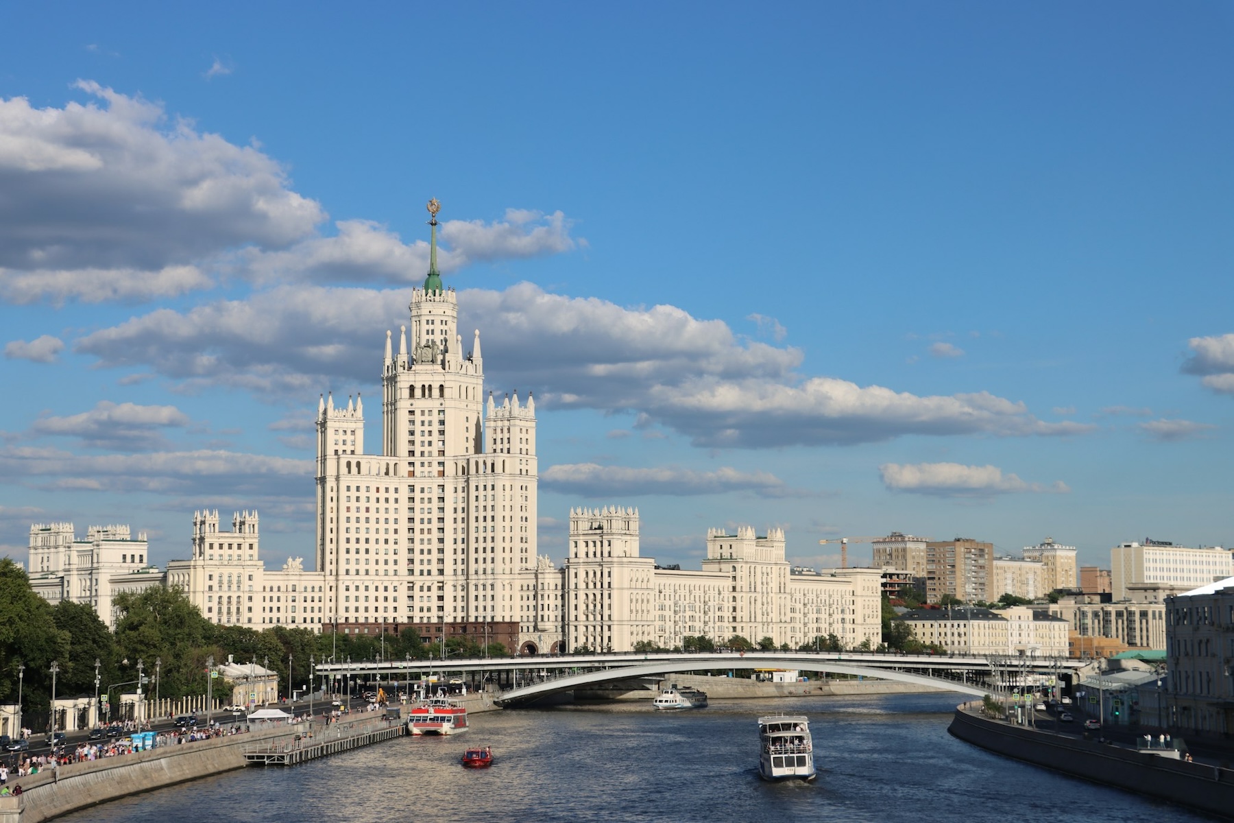 Период тропических ночей в Москве завершился