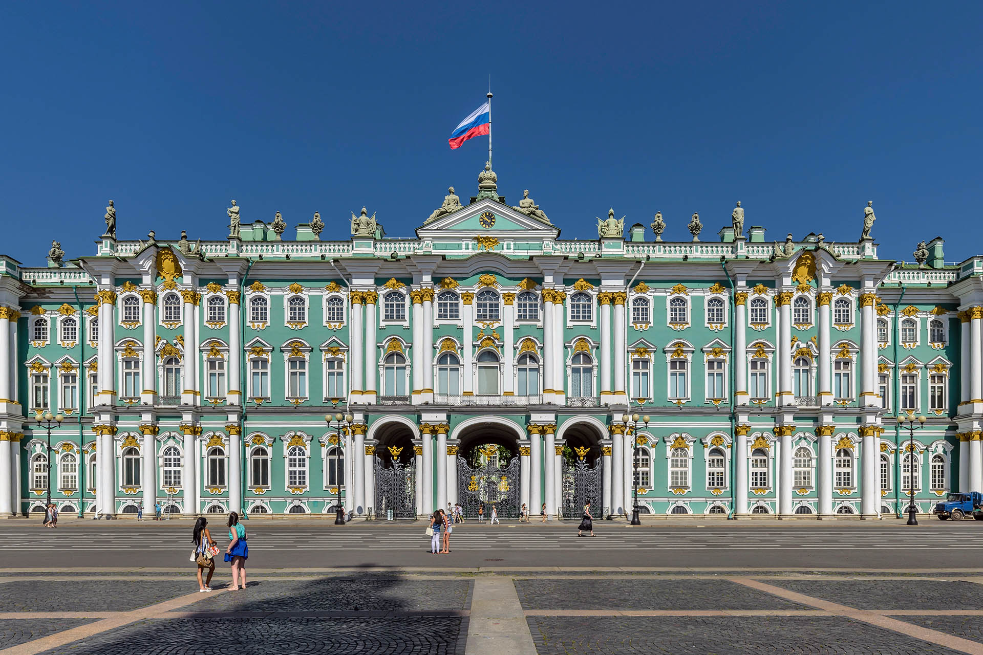 Центральная часть южного фасада Зимнего дворца в Санкт-Петербурге