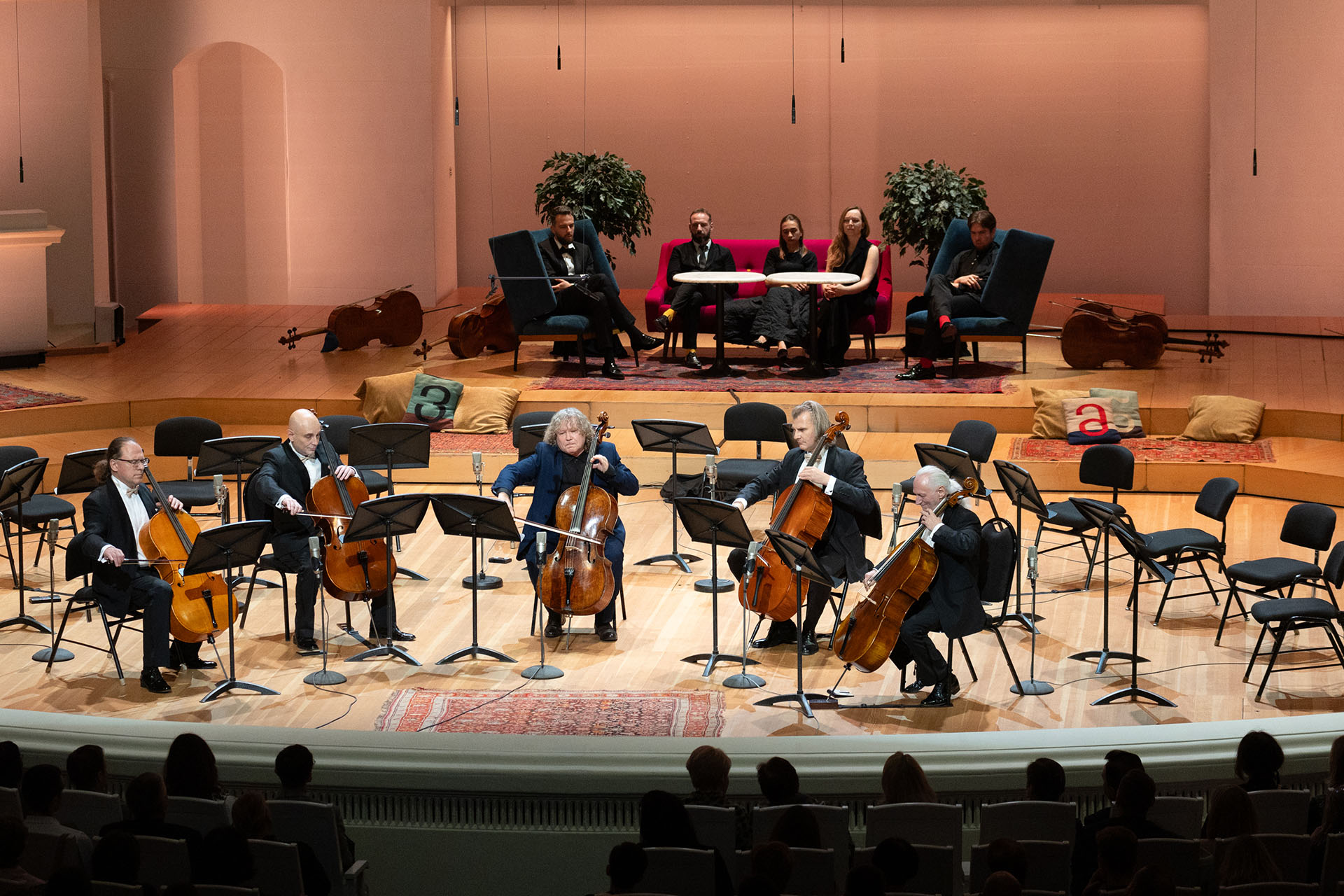 Александр Князев (в середине) и Rastrelli Cello Quartet