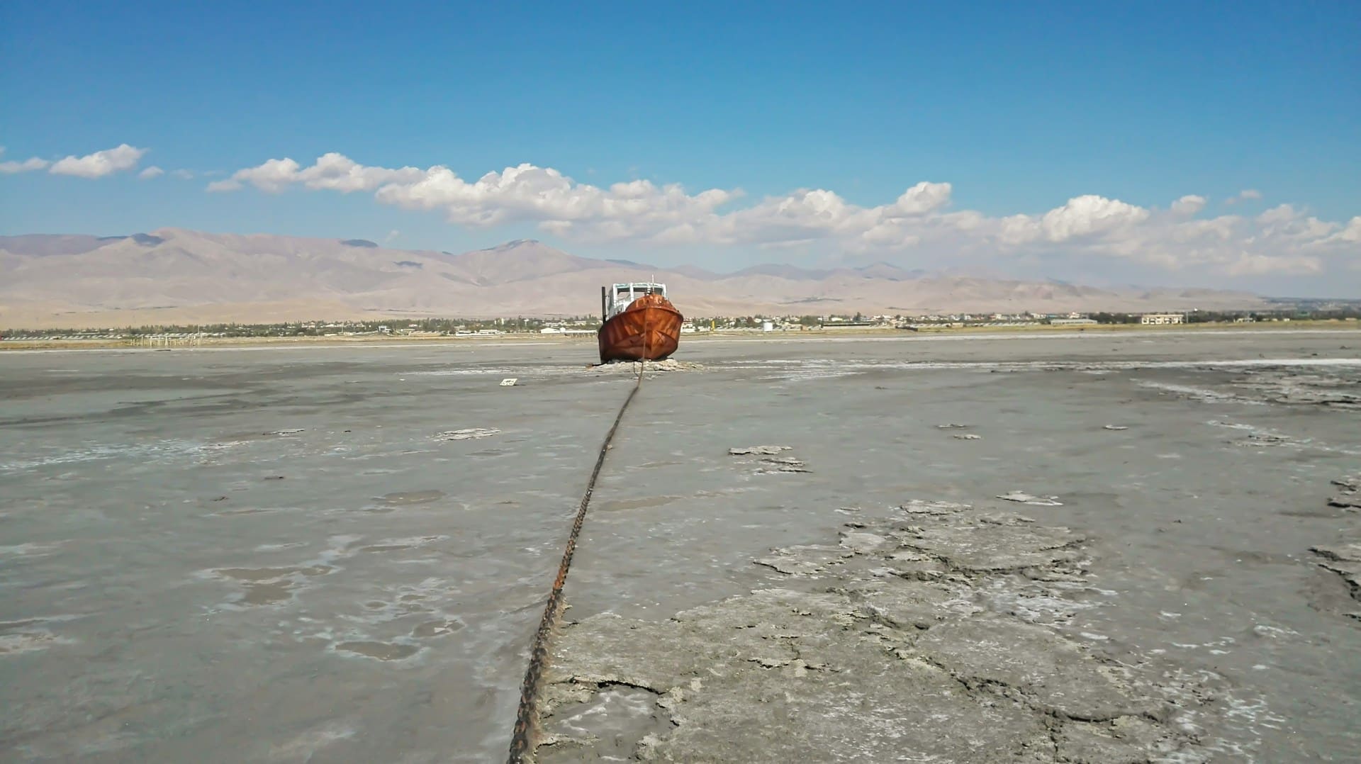Пересыхающее озеро Урмия на северо-западе Ирана