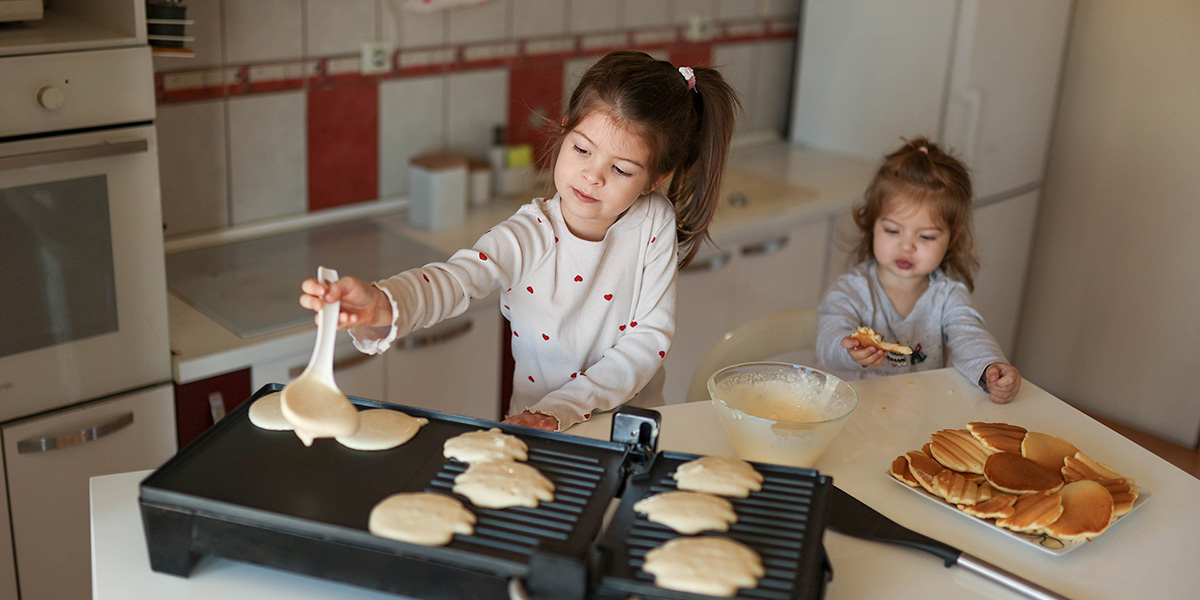 Почему нужно учить детей готовить?