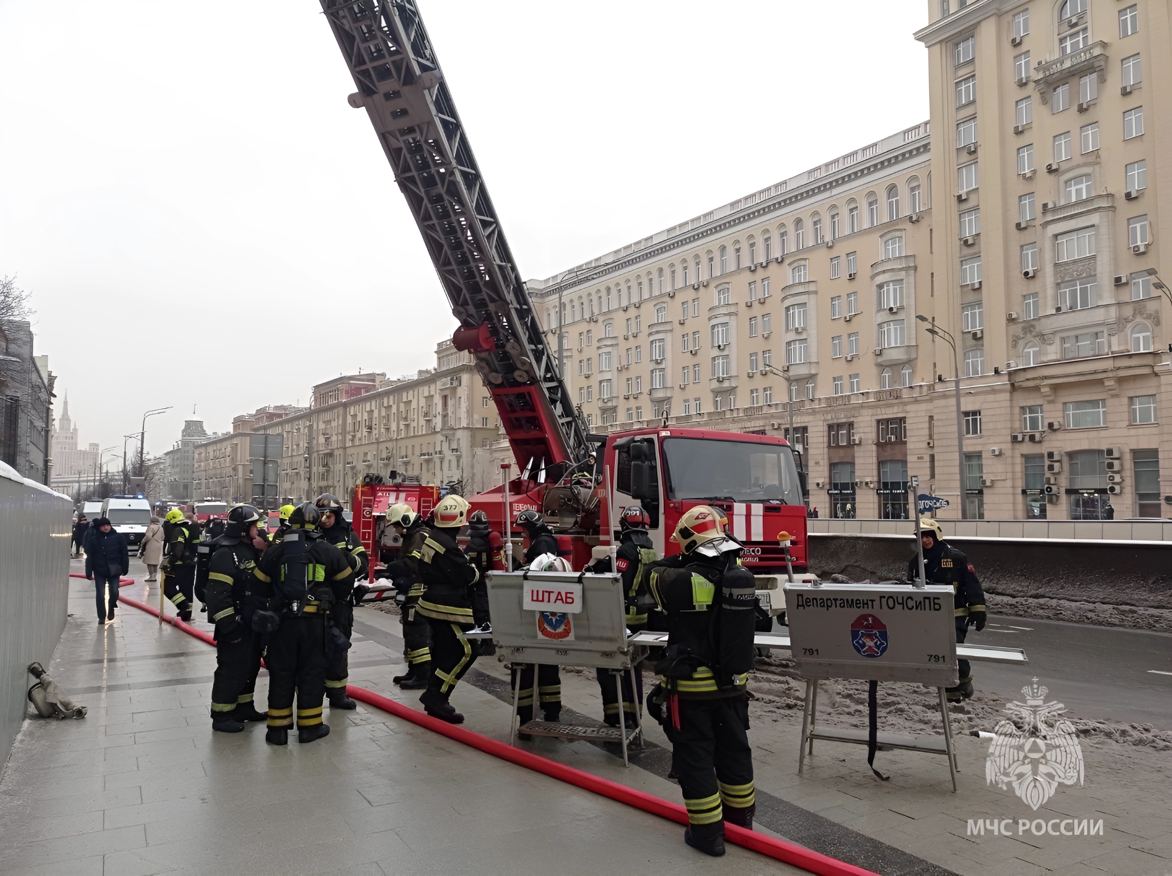 В москве загорелся театр сатиры