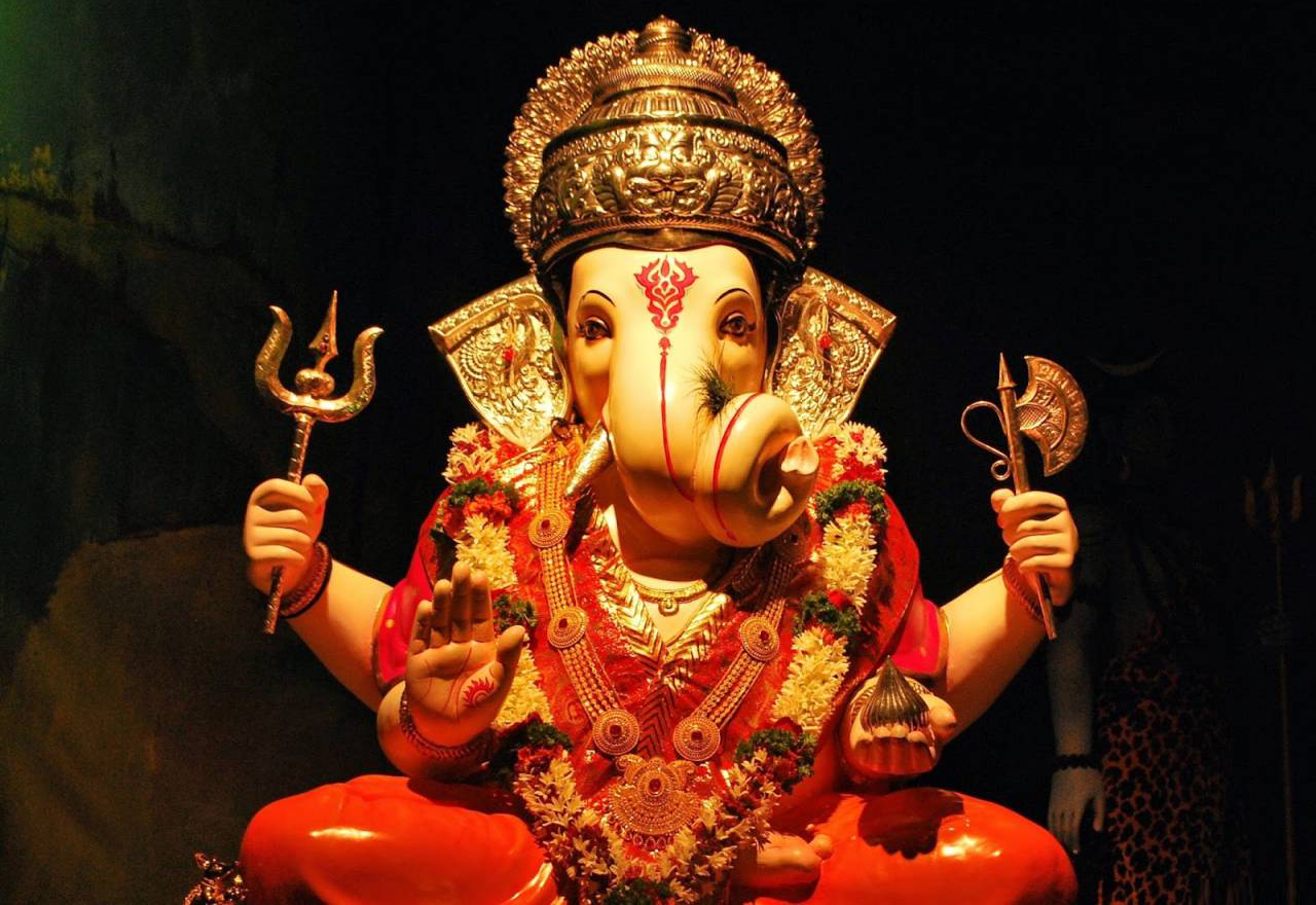 Ганеша (санскрит गणेश) — в индуизме бог мудрости и благополучия с головой слона