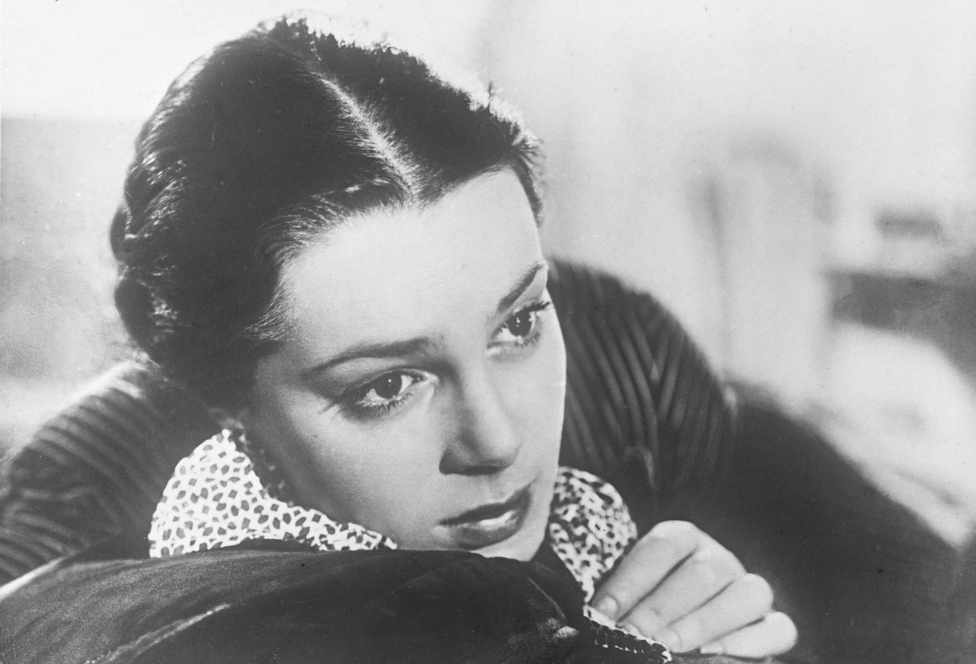 Элина Быстрицкая в фильме «Неоконченная повесть»