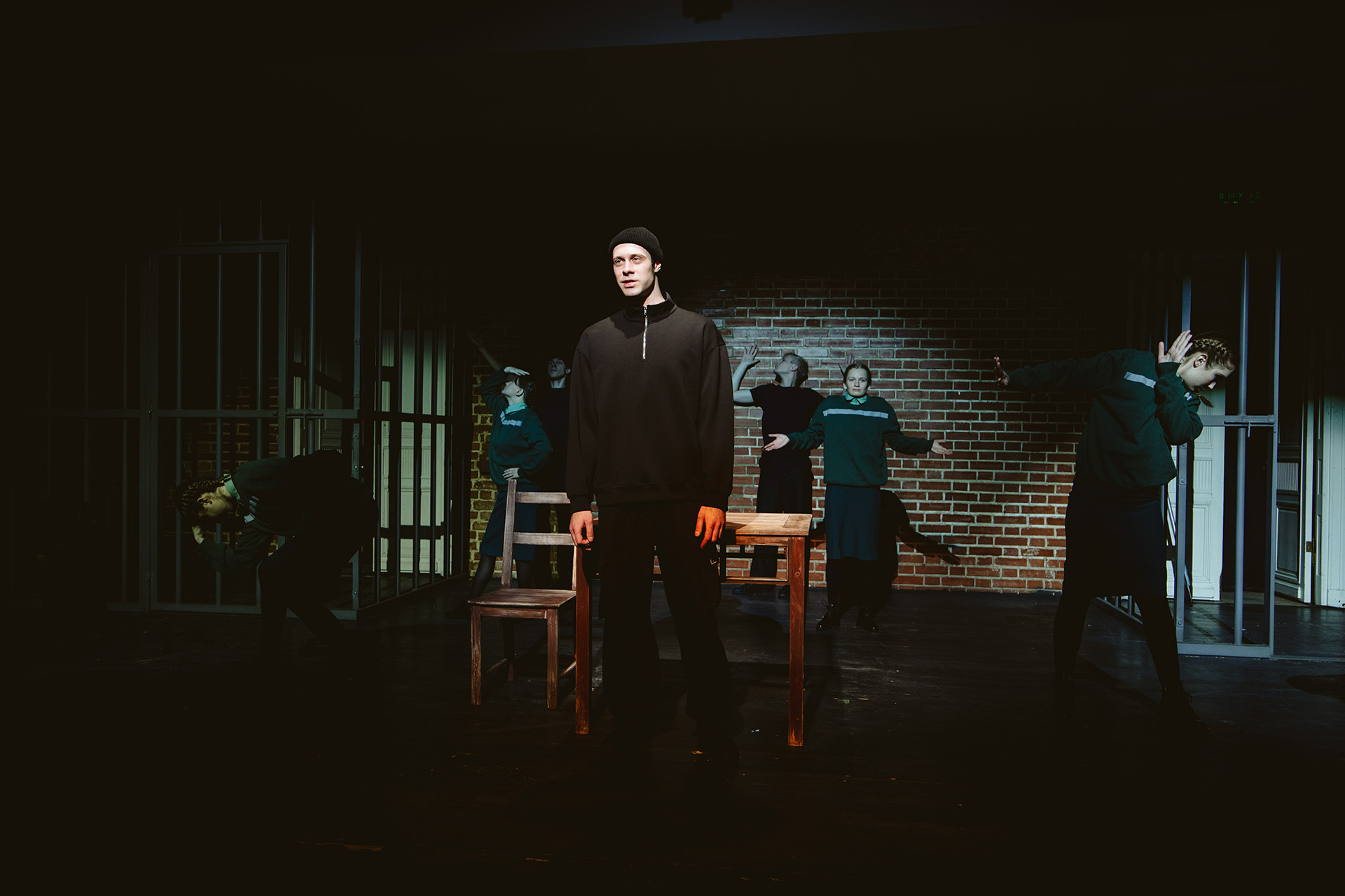 Сцена из спектакля «День закрытых дверей»