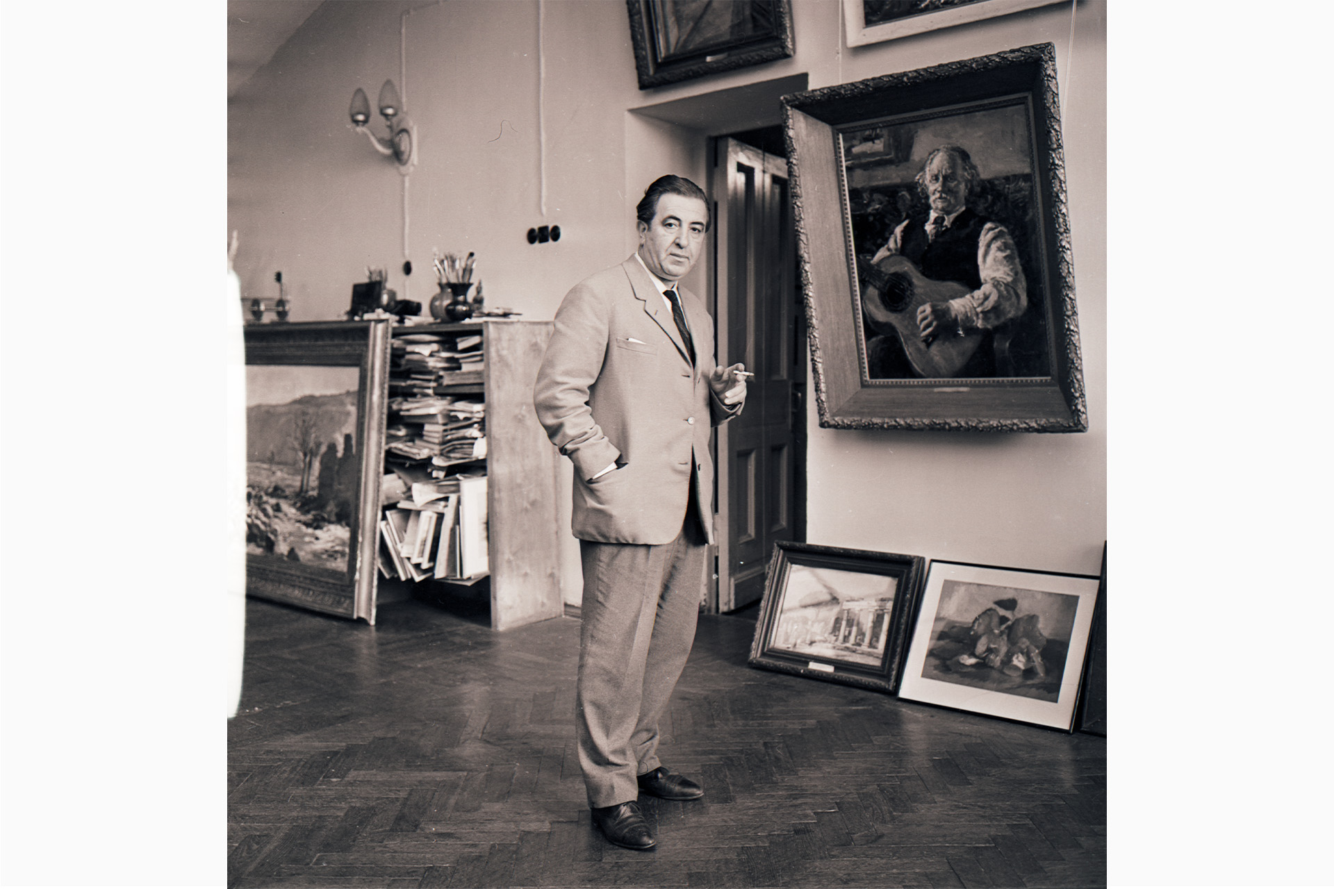 Дмитрий Налбандян в мастерской, 1960-е
