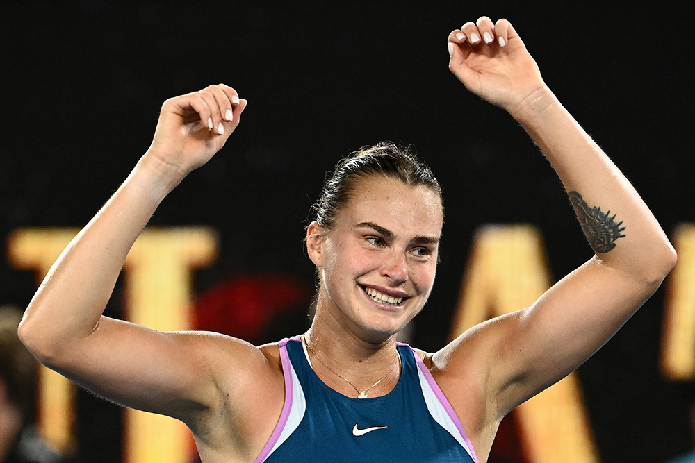 Арина Соболенко празднует победу в финальном матче чемпионата Australian Open. Мельбурн, 28 января 2023 года