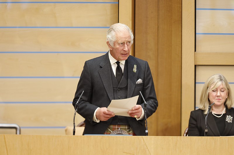 Король Карл III выступает перед парламентом Шотландии 13 сентября 2022 года