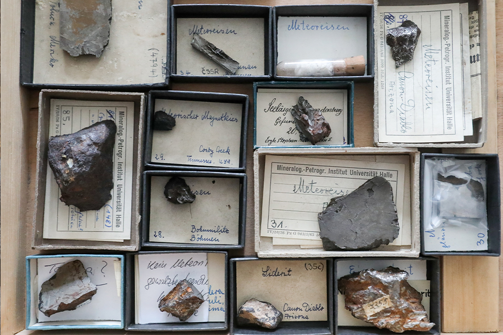 Коллекция осколков метеоритов Университета Галле