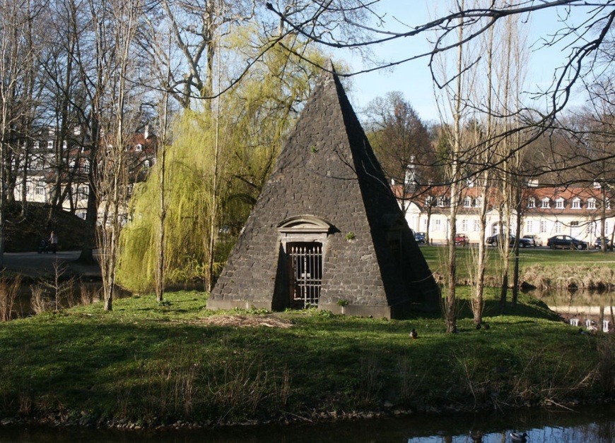 Пирамида принца Фридриха Гессенского в Вильгельмсбаде