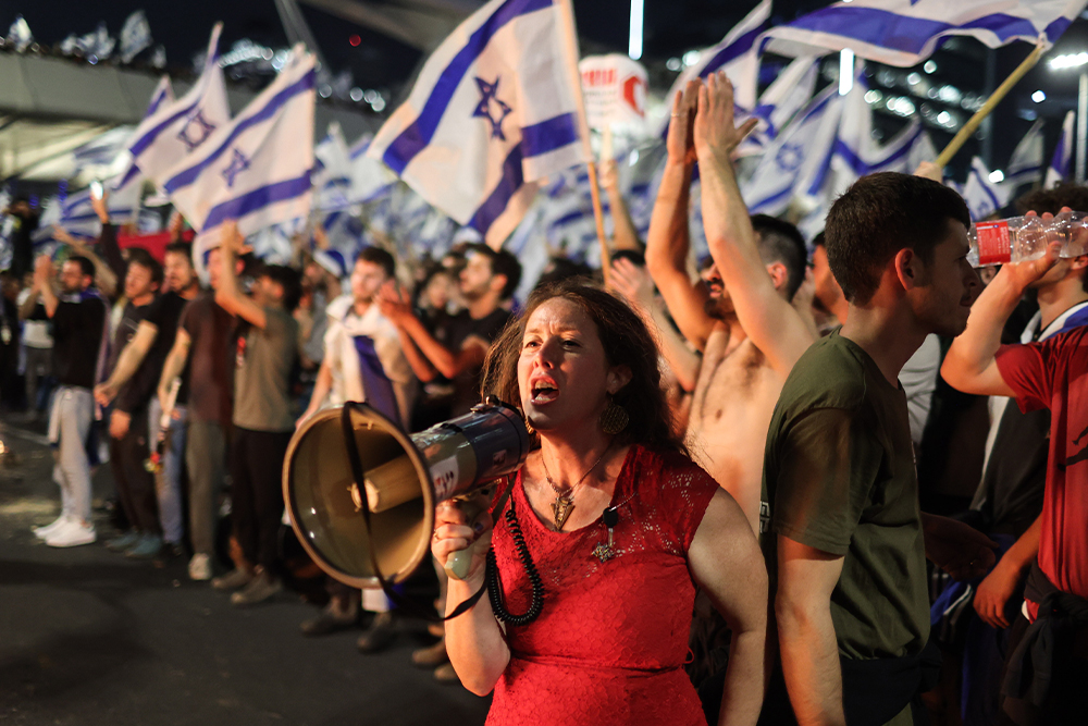 Демонстранты на улицах Тель-Авива, 26 марта 2023 год