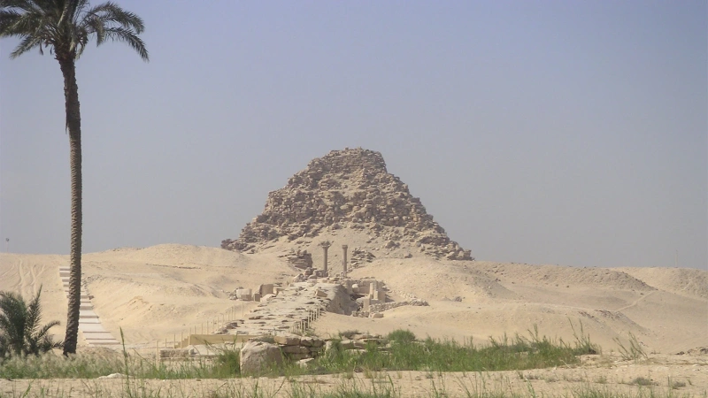 Пирамида фараона Сахура в Абусире