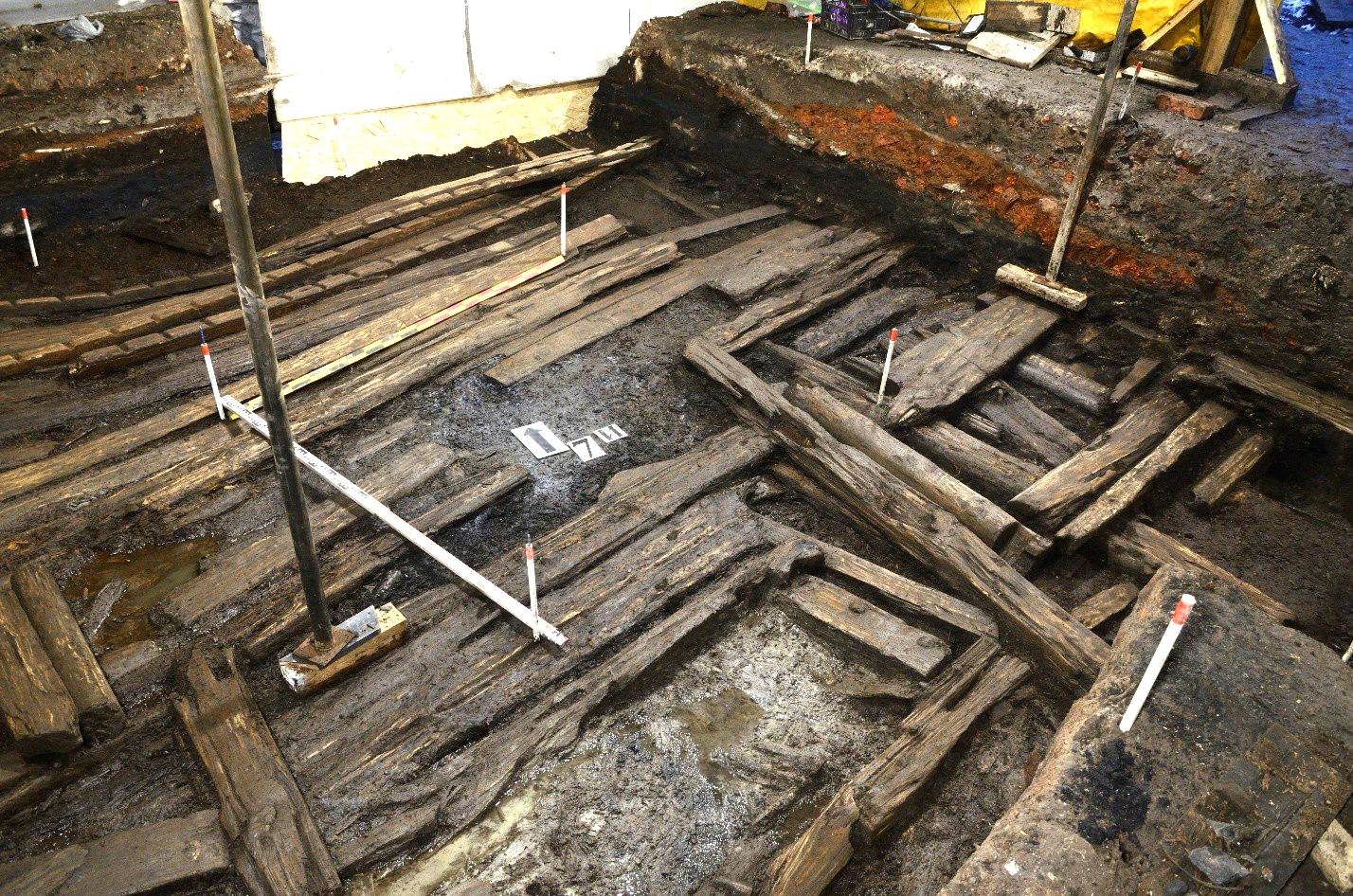 В Архангельске нашли редкие ножи и детали оружия XVII века