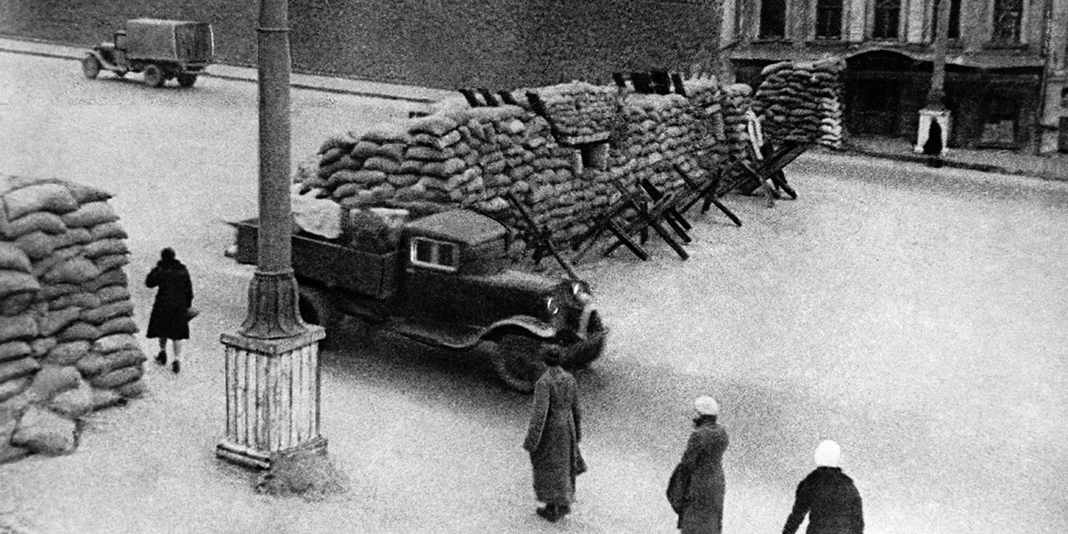 80 лет Победы: как Москва, Ленинград и Сталинград выглядели в годы войны — и сегодня