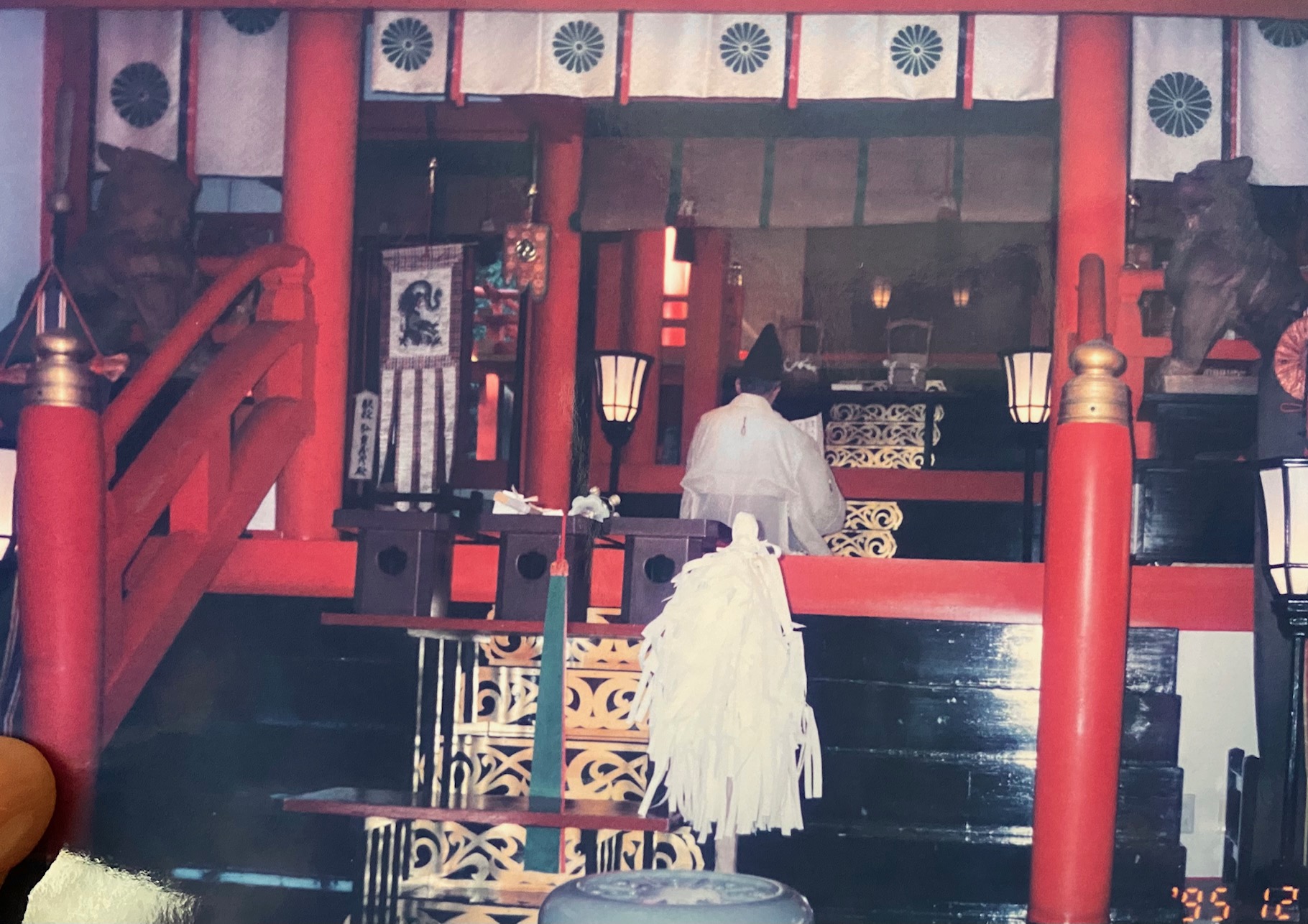 Настоятель просит японских богов милости для русских друзей. Фото из личного архива