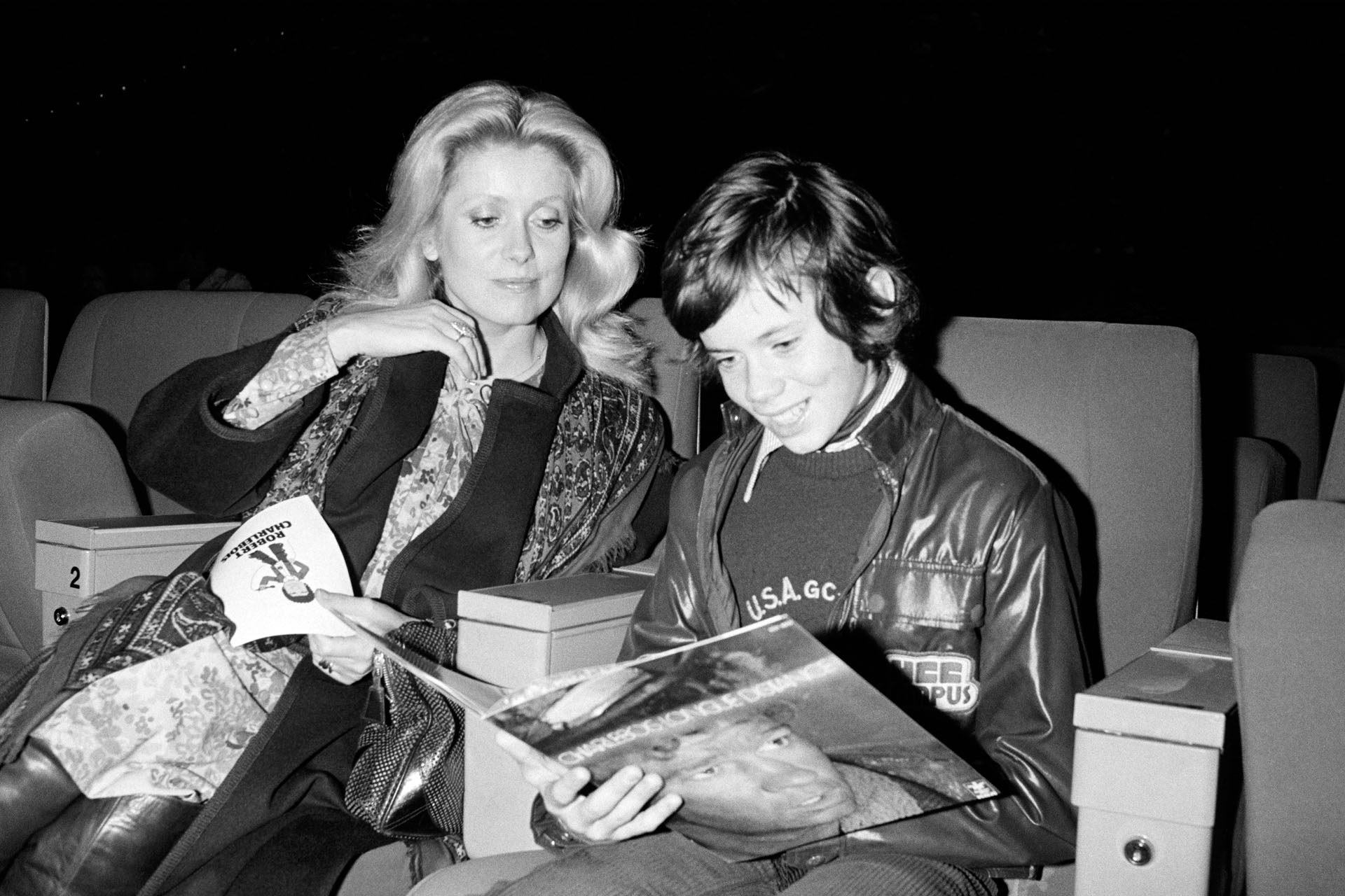 Катрин Денев вместе с сыном Кристианом, 1976 год