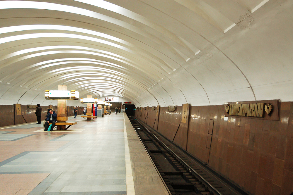 Вестибюль станции метро «Кантемировская»
