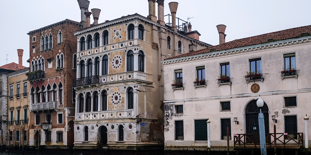 В Венеции выставили на продажу «проклятый дворец», пустующий более 20 лет