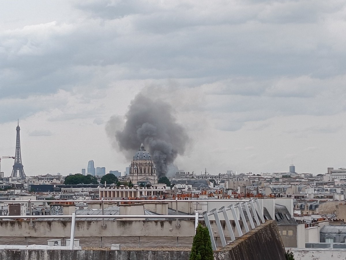 Взрыв в центре Парижа